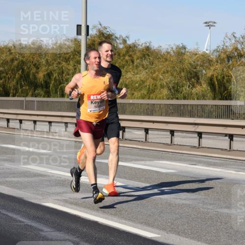 03.10.2025 - Köhlbrandbrückenlauf Julia Fischer http://msf.ph/oto/9005115 03.10.2025 12:38:32 Position 3 6240 meine-sportfotos.de