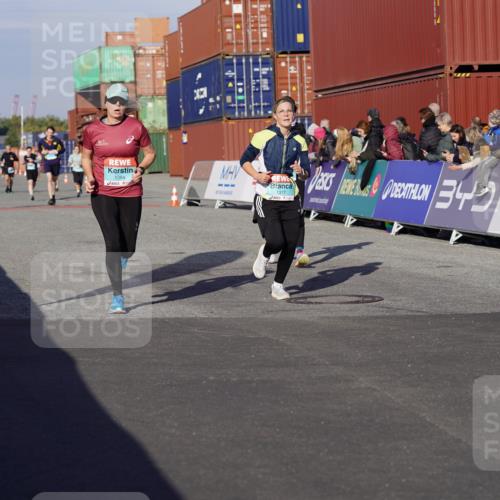 03.10.2025 - Köhlbrandbrückenlauf Michael Burmester http://msf.ph/oto/9005125 03.10.2025 10:07:39 Ziel 1014, 1363, 1377, 1378, 1384, 2807, 2814, 2990, 3250 meine-sportfotos.de
