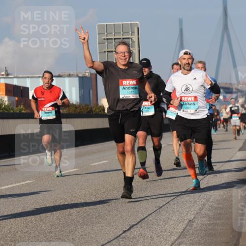 03.10.2025 - Köhlbrandbrückenlauf Luisa Fischer http://msf.ph/oto/9005136 03.10.2025 10:46:50 Position 3 1077, 2709, 6, 2697 meine-sportfotos.de