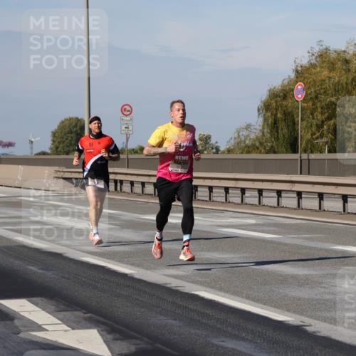 03.10.2025 - Köhlbrandbrückenlauf Julia Fischer http://msf.ph/oto/9005141 03.10.2025 12:38:53 Position 3 12, 5, 12, 5 meine-sportfotos.de