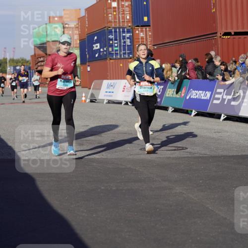 03.10.2025 - Köhlbrandbrückenlauf Michael Burmester http://msf.ph/oto/9005149 03.10.2025 10:07:39 Ziel 1014, 1363, 1377, 1378, 1384, 2807, 2814, 2990, 3250 meine-sportfotos.de