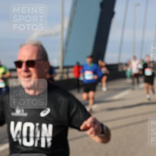 03.10.2025 - Köhlbrandbrückenlauf Julia Fischer http://msf.ph/oto/9005154 03.10.2025 09:51:08 Position 2  meine-sportfotos.de