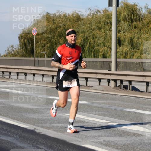 03.10.2025 - Köhlbrandbrückenlauf Julia Fischer http://msf.ph/oto/9005169 03.10.2025 12:38:56 Position 3 6514 meine-sportfotos.de