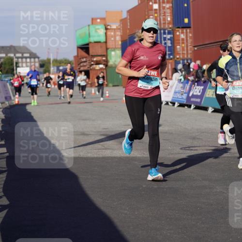 03.10.2025 - Köhlbrandbrückenlauf Michael Burmester http://msf.ph/oto/9005175 03.10.2025 10:07:40 Ziel 1363, 1377, 1378, 1384, 1849, 2814, 2990, 3217, 3250 meine-sportfotos.de