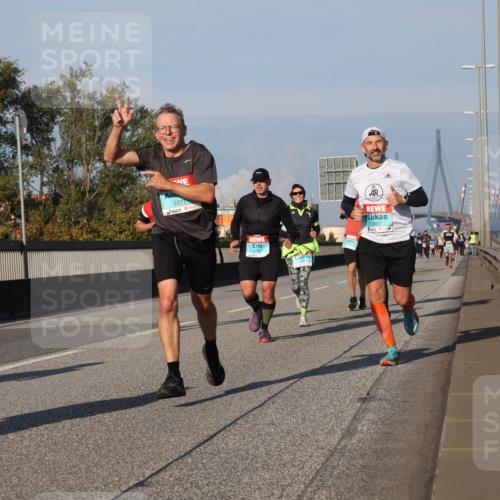 03.10.2025 - Köhlbrandbrückenlauf Luisa Fischer http://msf.ph/oto/9005178 03.10.2025 10:46:52 Position 3 1077, 2709, 2697 meine-sportfotos.de