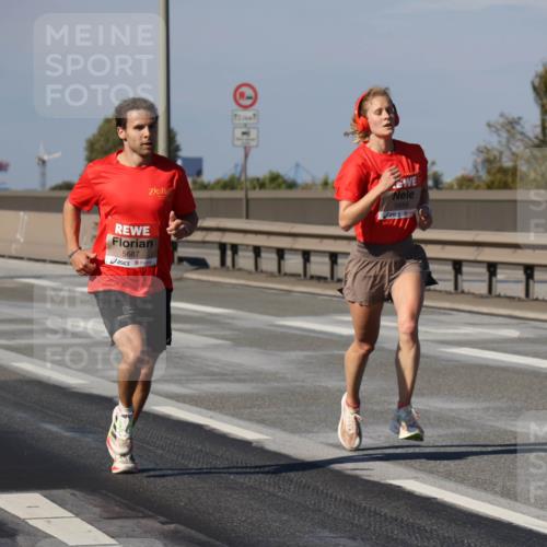 03.10.2025 - Köhlbrandbrückenlauf Julia Fischer http://msf.ph/oto/9005193 03.10.2025 12:39:00 Position 3 5687, 5688 meine-sportfotos.de