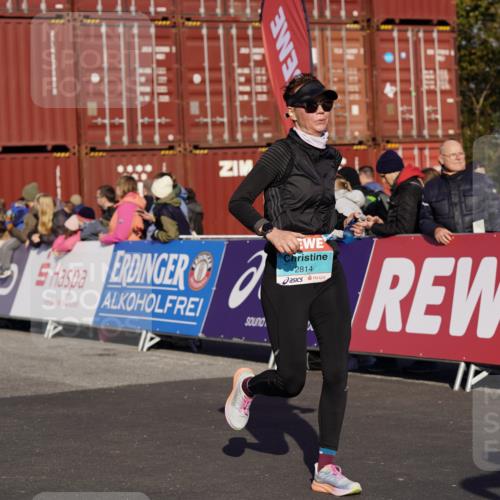 03.10.2025 - Köhlbrandbrückenlauf Michael Burmester http://msf.ph/oto/9005203 03.10.2025 10:07:42 Ziel 1377, 1378, 1384, 1849, 2814, 2990, 3217, 3250 meine-sportfotos.de