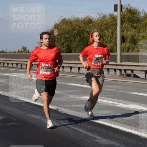 03.10.2025 - Köhlbrandbrückenlauf Julia Fischer http://msf.ph/oto/9005209 03.10.2025 12:39:01 Position 3 5687, 5688 meine-sportfotos.de
