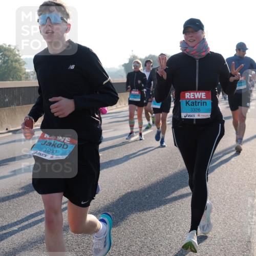 03.10.2025 - Köhlbrandbrückenlauf Fabian Wolf http://msf.ph/oto/9005212 03.10.2025 09:19:04 Position 3 1933, 3326 meine-sportfotos.de