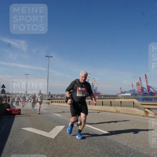 03.10.2025 - Köhlbrandbrückenlauf Matties Gatica Varas http://msf.ph/oto/9005215 03.10.2025 12:59:28 Position 2  meine-sportfotos.de