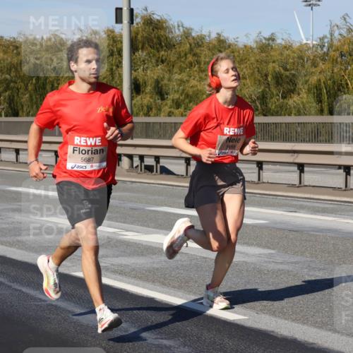 03.10.2025 - Köhlbrandbrückenlauf Julia Fischer http://msf.ph/oto/9005216 03.10.2025 12:39:02 Position 3 5687, 5688 meine-sportfotos.de
