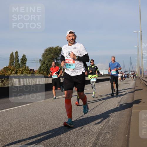 03.10.2025 - Köhlbrandbrückenlauf Luisa Fischer http://msf.ph/oto/9005219 03.10.2025 10:46:54 Position 3 2697 meine-sportfotos.de