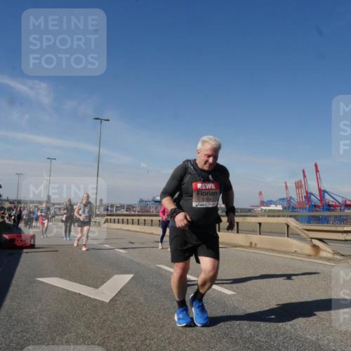 03.10.2025 - Köhlbrandbrückenlauf Matties Gatica Varas http://msf.ph/oto/9005222 03.10.2025 12:59:29 Position 2 6104 meine-sportfotos.de