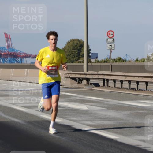 03.10.2025 - Köhlbrandbrückenlauf Julia Fischer http://msf.ph/oto/9005228 03.10.2025 12:39:16 Position 3  meine-sportfotos.de