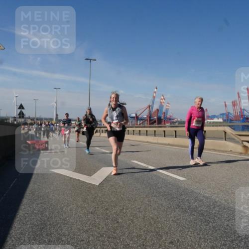 03.10.2025 - Köhlbrandbrückenlauf Matties Gatica Varas http://msf.ph/oto/9005244 03.10.2025 12:59:31 Position 2  meine-sportfotos.de