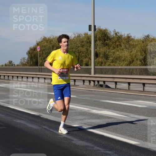 03.10.2025 - Köhlbrandbrückenlauf Julia Fischer http://msf.ph/oto/9005247 03.10.2025 12:39:19 Position 3 6253 meine-sportfotos.de