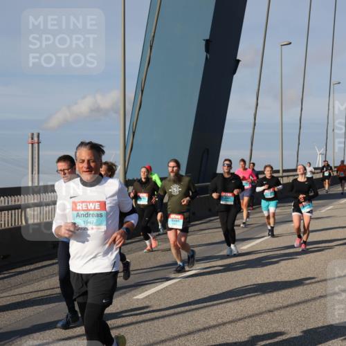 03.10.2025 - Köhlbrandbrückenlauf Julia Fischer http://msf.ph/oto/9005249 03.10.2025 09:51:38 Position 2 1947 meine-sportfotos.de