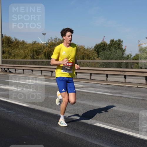 03.10.2025 - Köhlbrandbrückenlauf Julia Fischer http://msf.ph/oto/9005260 03.10.2025 12:39:20 Position 3 6253 meine-sportfotos.de