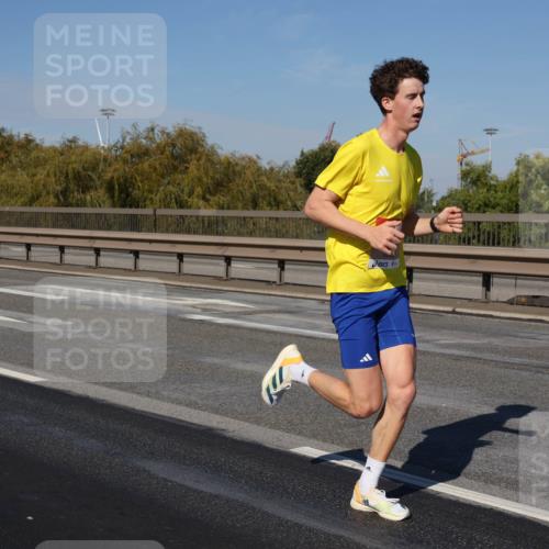 03.10.2025 - Köhlbrandbrückenlauf Julia Fischer http://msf.ph/oto/9005263 03.10.2025 12:39:21 Position 3  meine-sportfotos.de
