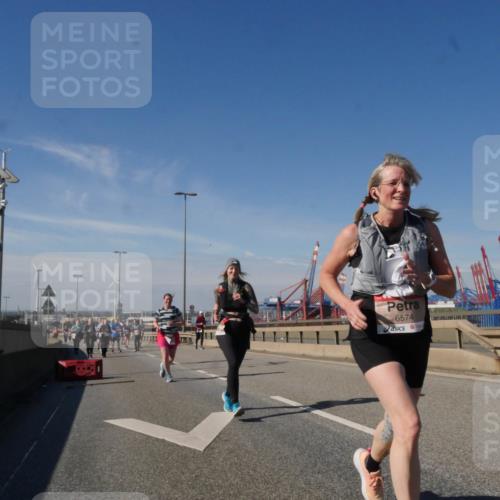 03.10.2025 - Köhlbrandbrückenlauf Matties Gatica Varas http://msf.ph/oto/9005265 03.10.2025 12:59:33 Position 2 6574 meine-sportfotos.de