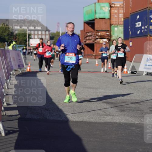 03.10.2025 - Köhlbrandbrückenlauf Michael Burmester http://msf.ph/oto/9005272 03.10.2025 10:07:45 Ziel 1335, 1336, 1377, 1384, 1849, 2814, 3217, 3797 meine-sportfotos.de