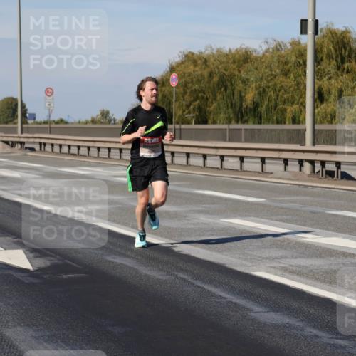 03.10.2025 - Köhlbrandbrückenlauf Julia Fischer http://msf.ph/oto/9005276 03.10.2025 12:39:26 Position 3  meine-sportfotos.de