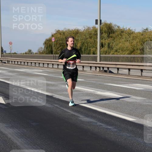 03.10.2025 - Köhlbrandbrückenlauf Julia Fischer http://msf.ph/oto/9005279 03.10.2025 12:39:27 Position 3  meine-sportfotos.de