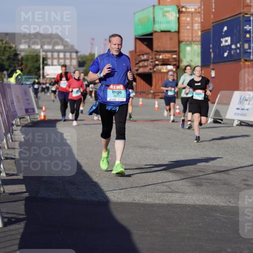 03.10.2025 - Köhlbrandbrückenlauf Michael Burmester http://msf.ph/oto/9005281 03.10.2025 10:07:46 Ziel 1335, 1336, 1384, 1716, 1849, 2814, 3217, 3797 meine-sportfotos.de