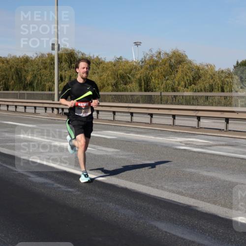 03.10.2025 - Köhlbrandbrückenlauf Julia Fischer http://msf.ph/oto/9005286 03.10.2025 12:39:27 Position 3  meine-sportfotos.de