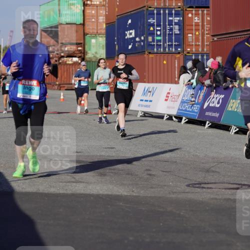 03.10.2025 - Köhlbrandbrückenlauf Michael Burmester http://msf.ph/oto/9005291 03.10.2025 10:07:46 Ziel 1335, 1336, 1384, 1716, 1849, 2814, 3217, 3797 meine-sportfotos.de