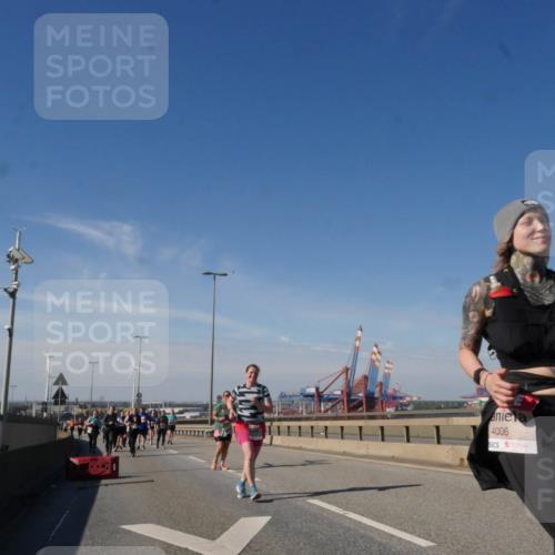 03.10.2025 - Köhlbrandbrückenlauf Matties Gatica Varas http://msf.ph/oto/9005294 03.10.2025 12:59:34 Position 2 4006 meine-sportfotos.de