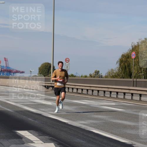 03.10.2025 - Köhlbrandbrückenlauf Julia Fischer http://msf.ph/oto/9005315 03.10.2025 12:39:49 Position 3  meine-sportfotos.de