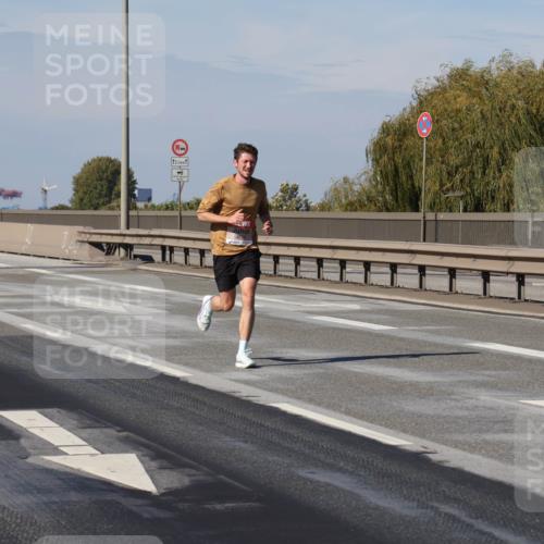 03.10.2025 - Köhlbrandbrückenlauf Julia Fischer http://msf.ph/oto/9005321 03.10.2025 12:39:50 Position 3 12, 5, 12, 5, 1 meine-sportfotos.de