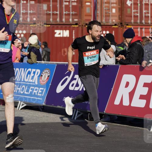 03.10.2025 - Köhlbrandbrückenlauf Michael Burmester http://msf.ph/oto/9005326 03.10.2025 10:07:47 Ziel 1335, 1336, 1716, 1849, 2733, 3217, 3272, 3683, 3684, 3797 meine-sportfotos.de