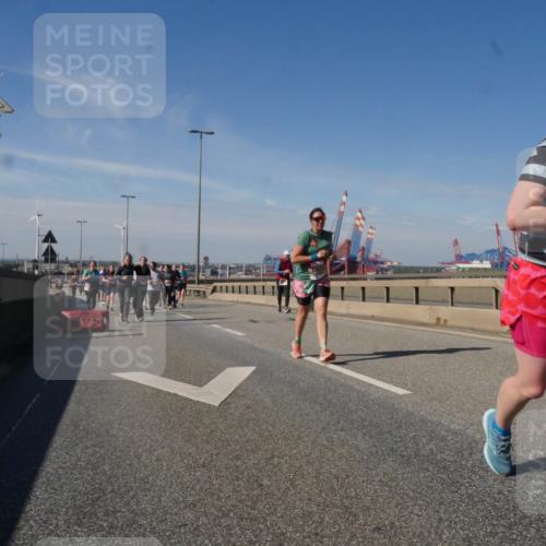 03.10.2025 - Köhlbrandbrückenlauf Matties Gatica Varas http://msf.ph/oto/9005332 03.10.2025 12:59:37 Position 2 6876 meine-sportfotos.de