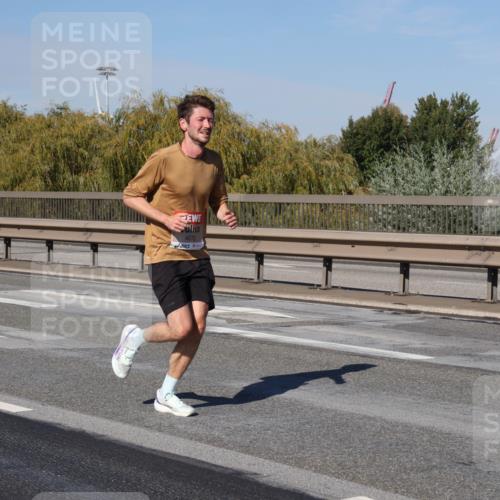 03.10.2025 - Köhlbrandbrückenlauf Julia Fischer http://msf.ph/oto/9005345 03.10.2025 12:39:53 Position 3 4072 meine-sportfotos.de