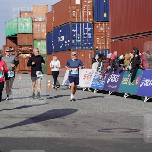 03.10.2025 - Köhlbrandbrückenlauf Michael Burmester http://msf.ph/oto/9005348 03.10.2025 10:07:50 Ziel 1335, 1336, 1395, 1699, 1716, 1849, 2733, 3217, 3272, 3683, 3684, 3797 meine-sportfotos.de