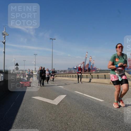 03.10.2025 - Köhlbrandbrückenlauf Matties Gatica Varas http://msf.ph/oto/9005350 03.10.2025 12:59:38 Position 2  meine-sportfotos.de