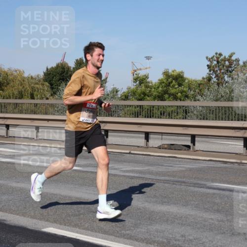 03.10.2025 - Köhlbrandbrückenlauf Julia Fischer http://msf.ph/oto/9005351 03.10.2025 12:39:54 Position 3 4072 meine-sportfotos.de