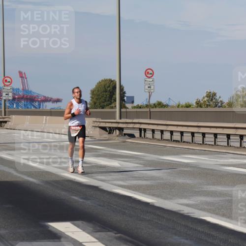 03.10.2025 - Köhlbrandbrückenlauf Julia Fischer http://msf.ph/oto/9005354 03.10.2025 12:40:01 Position 3 12, 5, 12, 5 meine-sportfotos.de