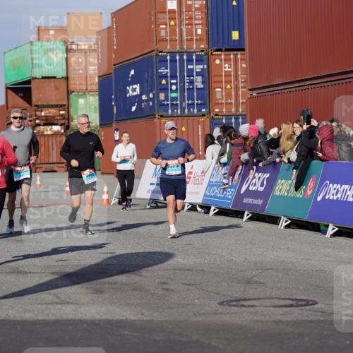 03.10.2025 - Köhlbrandbrückenlauf Michael Burmester http://msf.ph/oto/9005371 03.10.2025 10:07:50 Ziel 1335, 1336, 1395, 1699, 1716, 1849, 2733, 3217, 3272, 3683, 3684, 3797 meine-sportfotos.de