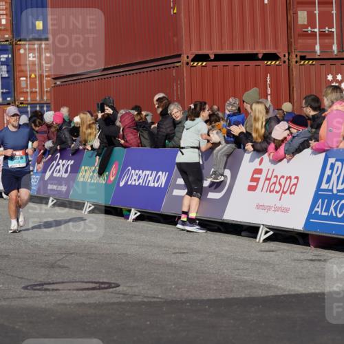 03.10.2025 - Köhlbrandbrückenlauf Michael Burmester http://msf.ph/oto/9005382 03.10.2025 10:07:51 Ziel 1335, 1336, 1395, 1699, 1716, 1849, 2733, 3217, 3272, 3683, 3684, 3797 meine-sportfotos.de