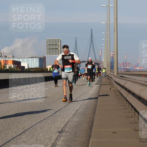 03.10.2025 - Köhlbrandbrückenlauf Luisa Fischer http://msf.ph/oto/9005383 03.10.2025 10:47:05 Position 3  meine-sportfotos.de