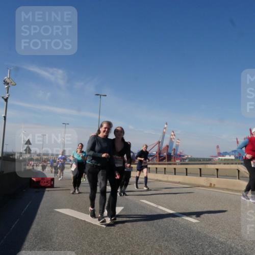 03.10.2025 - Köhlbrandbrückenlauf Matties Gatica Varas http://msf.ph/oto/9005386 03.10.2025 12:59:42 Position 2  meine-sportfotos.de