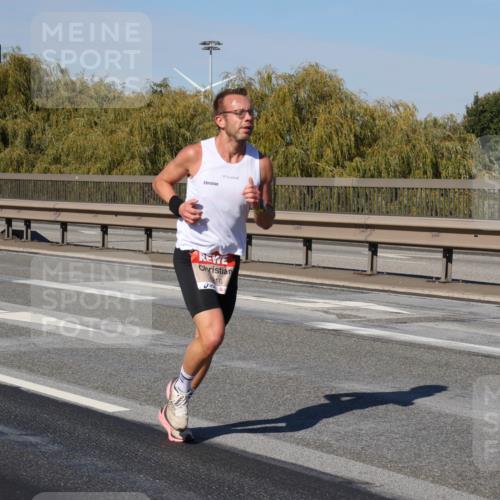 03.10.2025 - Köhlbrandbrückenlauf Julia Fischer http://msf.ph/oto/9005389 03.10.2025 12:40:07 Position 3 16 meine-sportfotos.de
