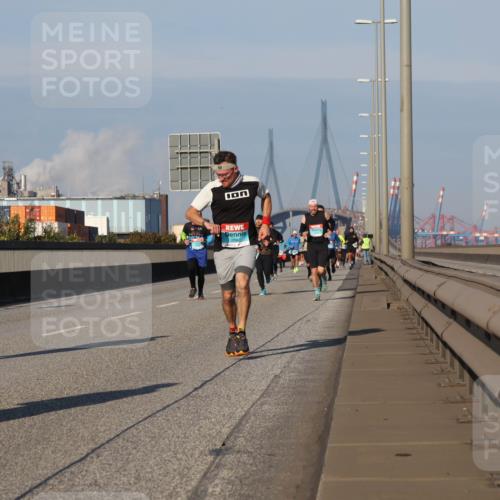 03.10.2025 - Köhlbrandbrückenlauf Luisa Fischer http://msf.ph/oto/9005390 03.10.2025 10:47:06 Position 3 3343 meine-sportfotos.de