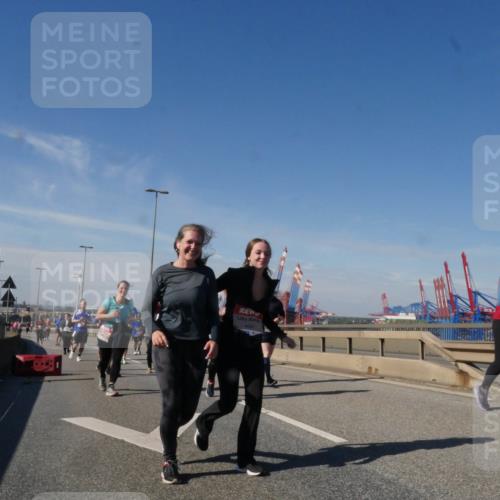 03.10.2025 - Köhlbrandbrückenlauf Matties Gatica Varas http://msf.ph/oto/9005391 03.10.2025 12:59:42 Position 2 4697 meine-sportfotos.de