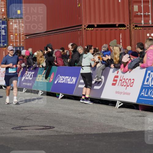 03.10.2025 - Köhlbrandbrückenlauf Michael Burmester http://msf.ph/oto/9005392 03.10.2025 10:07:51 Ziel 1335, 1336, 1395, 1699, 1716, 1849, 2733, 3217, 3272, 3683, 3684, 3797 meine-sportfotos.de