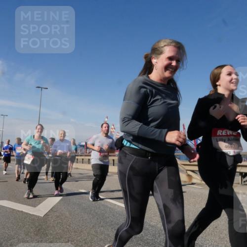 03.10.2025 - Köhlbrandbrückenlauf Matties Gatica Varas http://msf.ph/oto/9005402 03.10.2025 12:59:43 Position 2 4697 meine-sportfotos.de