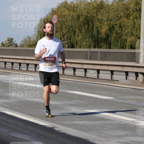 03.10.2025 - Köhlbrandbrückenlauf Julia Fischer http://msf.ph/oto/9005404 03.10.2025 12:40:10 Position 3 12, 5, 6086 meine-sportfotos.de